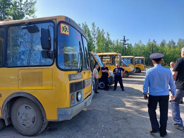 Сотрудники Госавтоинспекции Сосногорска проверили готовность школьных автобусов к новому учебному году
